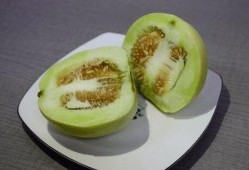 男子免费给送瓜吃